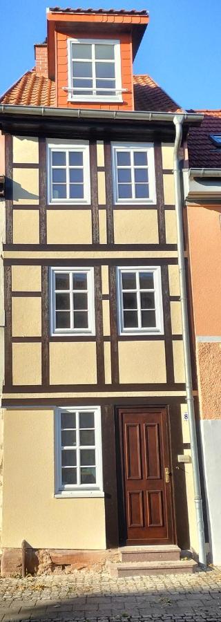 Schmal & Hoch - Willkommen Im Schmalsten Haus Von Бад-Франкенхаузен-Кифхойзер Экстерьер фото